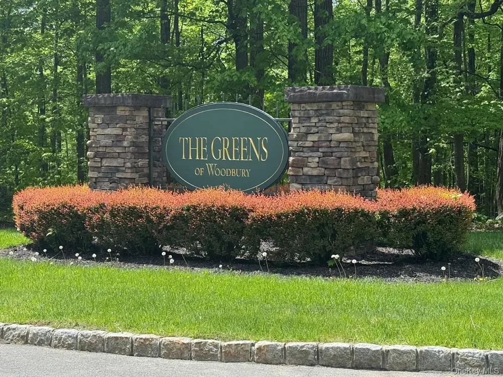 24 Chestnut Lane Woodbury, NY 11797