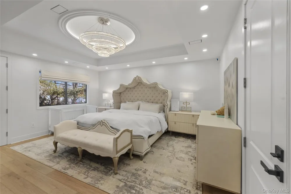 24 Chestnut Lane Woodbury, NY 11797