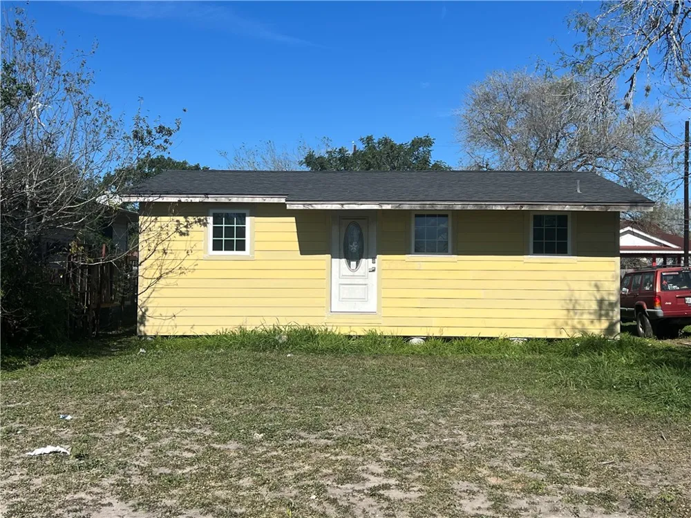 625 E Avenue H Robstown, TX 78380
