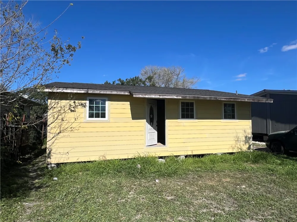 625 E Avenue H Robstown, TX 78380