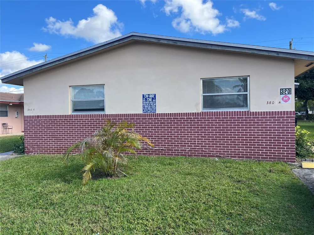 380 SW 27th Terrace