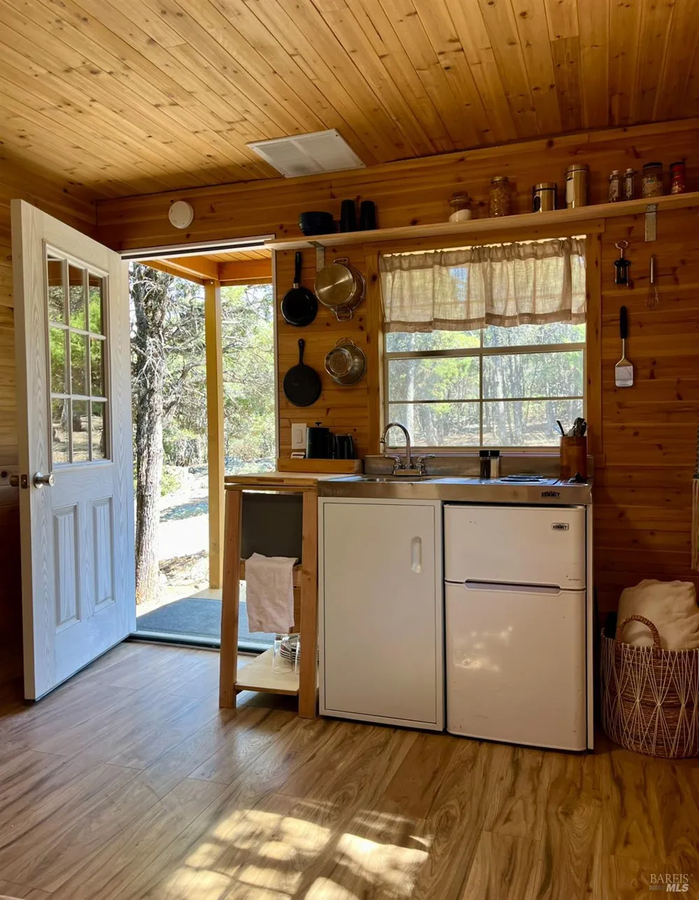 6775 County Road 110 Hopland, CA 95449