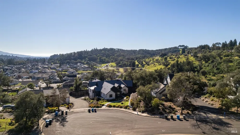 3512 NE Hanover Place Santa Rosa, CA 95404