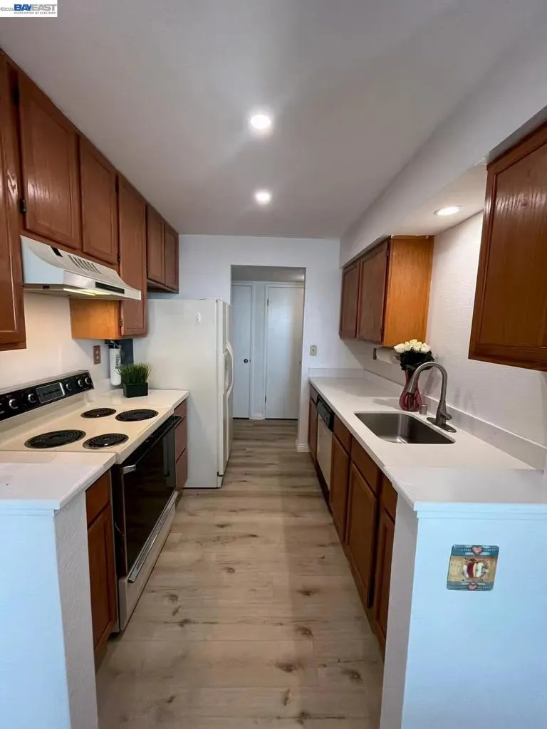 65 Glenwood Hercules, CA 94547