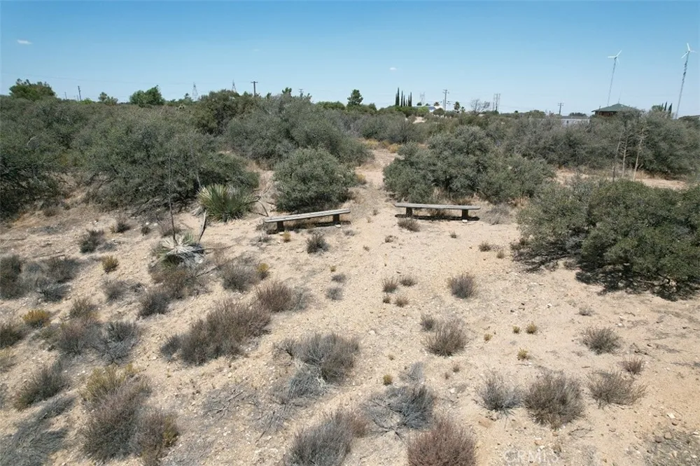 5 Oak Hills Rd Oak Hills, CA 92344