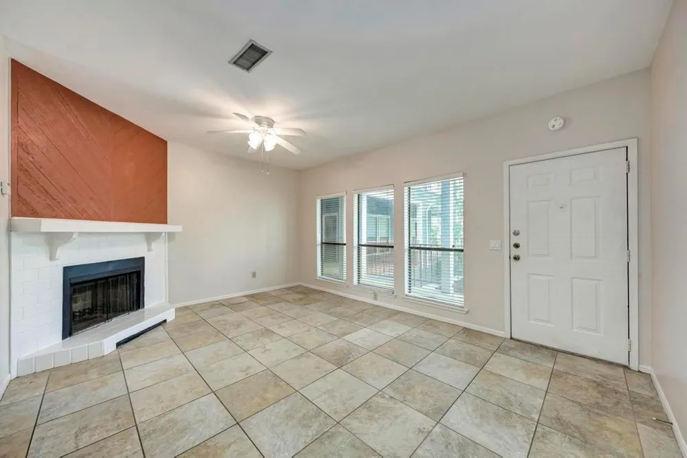 2901 San Jacinto Boulevard #107