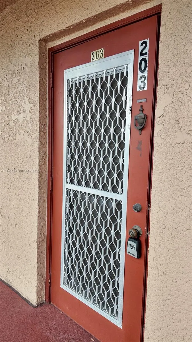 7220 Lake Cir Dr #203