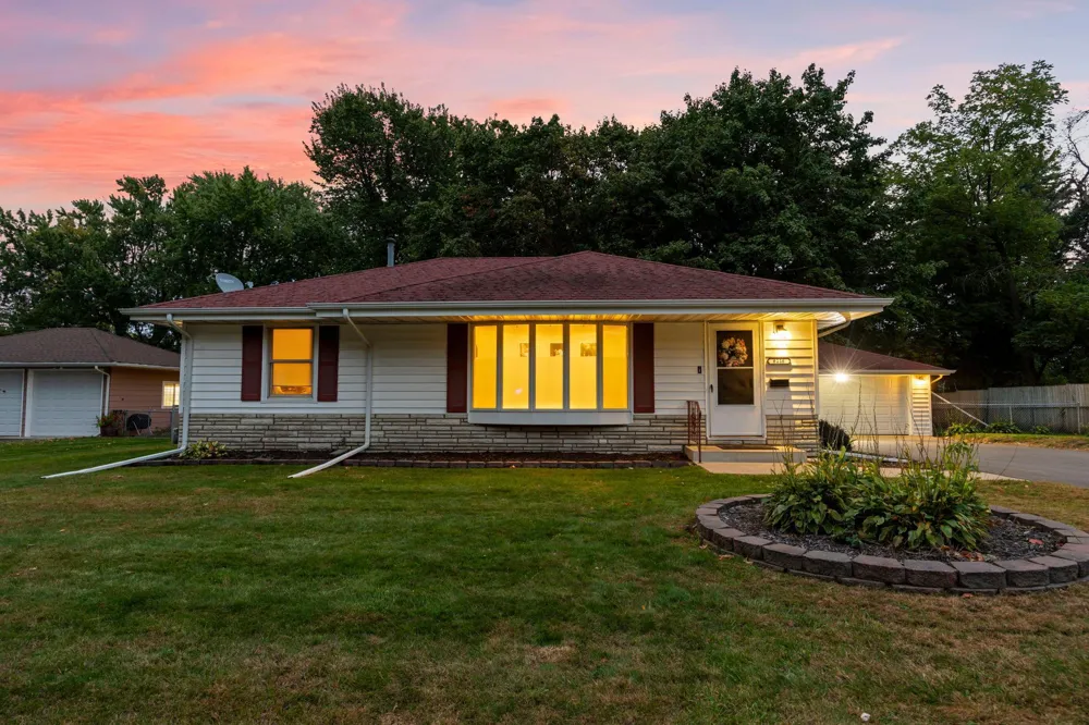 6216 Winnetka Avenue