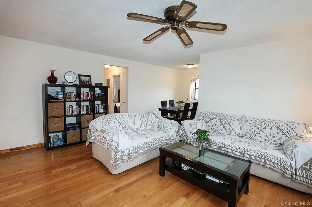 196-23 73rd Ave #2 Fresh Meadows, NY 11365