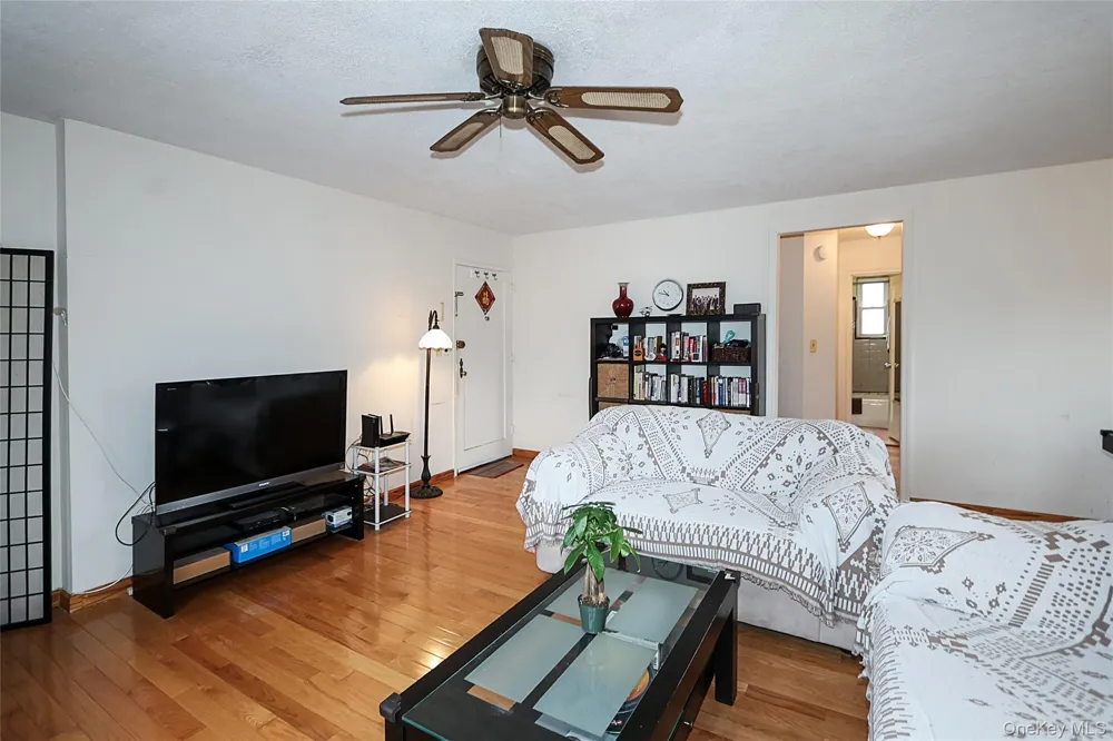 196-23 73rd Ave #2 Fresh Meadows, NY 11365
