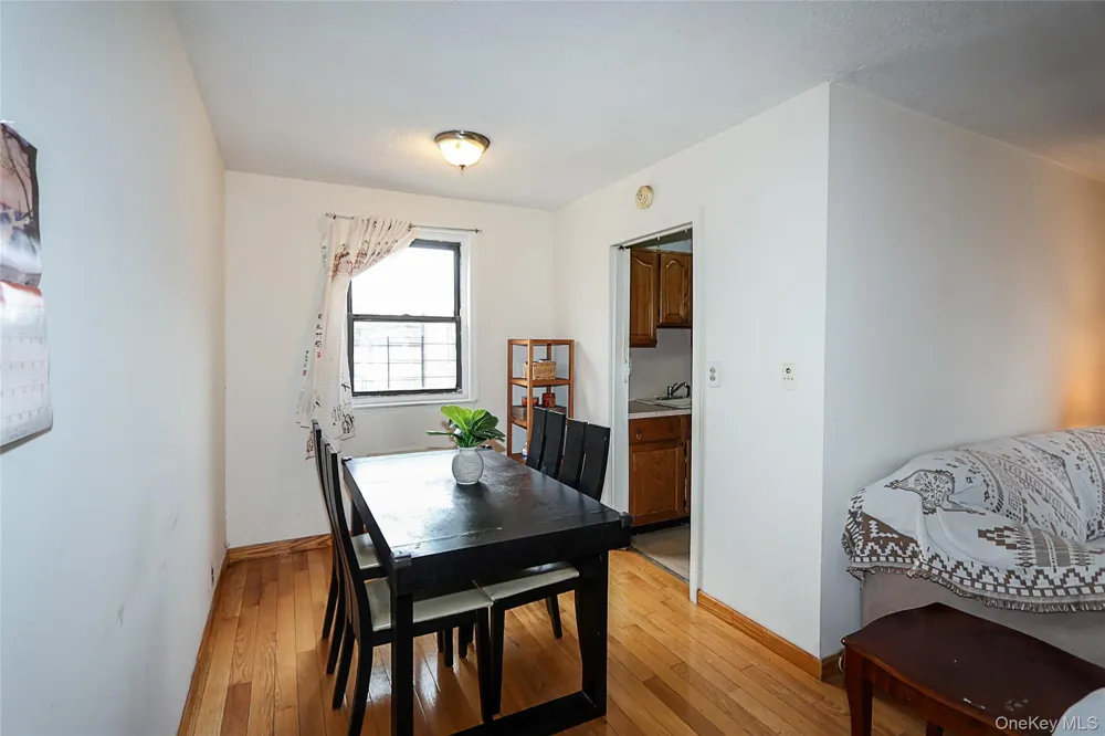 196-23 73rd Ave #2 Fresh Meadows, NY 11365