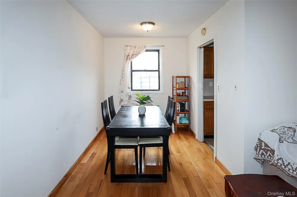 196-23 73rd Ave #2 Fresh Meadows, NY 11365