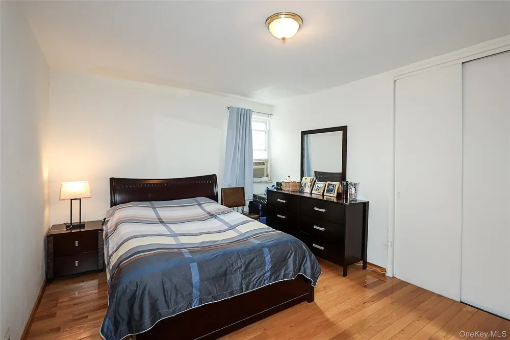 196-23 73rd Ave #2 Fresh Meadows, NY 11365