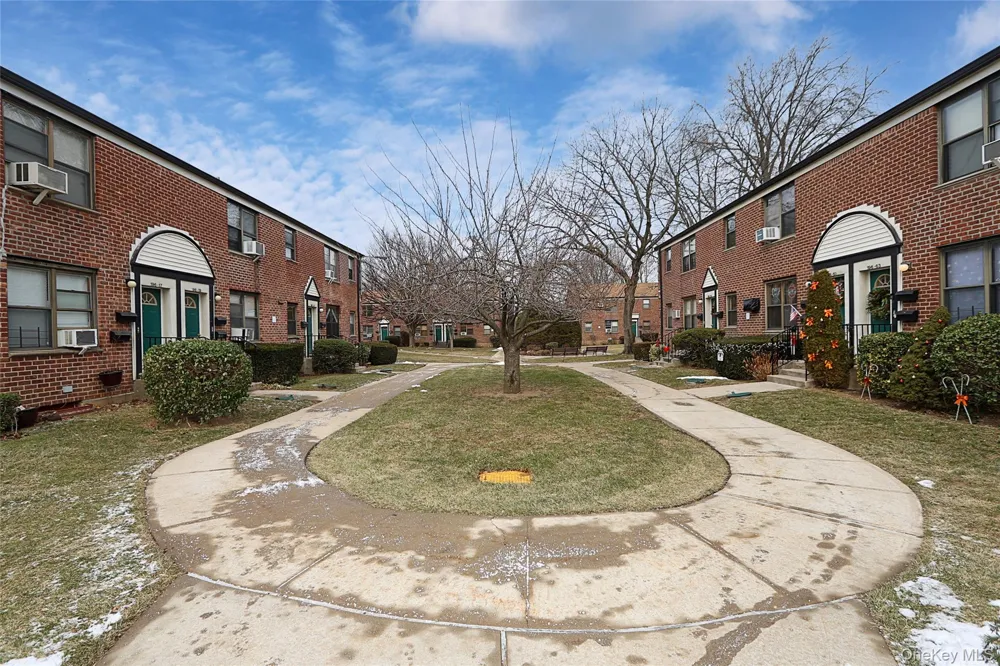196-23 73rd Ave #2 Fresh Meadows, NY 11365