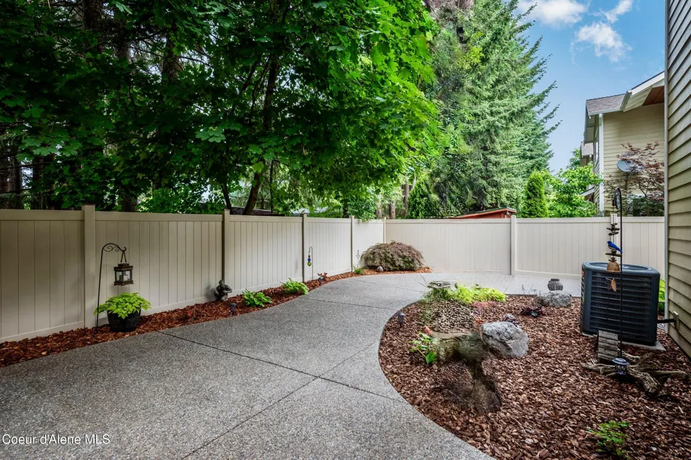 9157 Piper Court Hayden, ID 83835