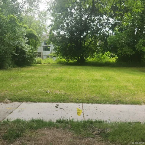 877 MANISTIQUE STREET