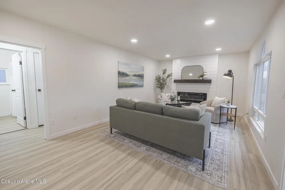 202 W 10th Avenue Post Falls, ID 83854
