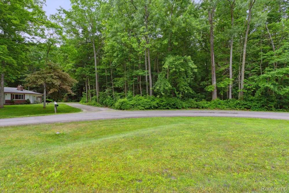 9 Thornton Lane Clyde Township, MI 48049