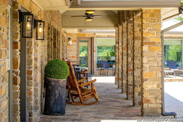 871 Chimney Valley Rd Blanco, TX 78606