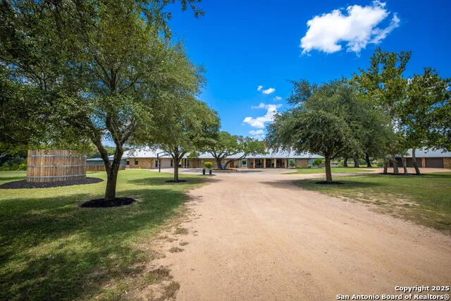 871 Chimney Valley Rd Blanco, TX 78606