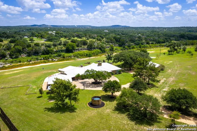 871 Chimney Valley Rd Blanco, TX 78606