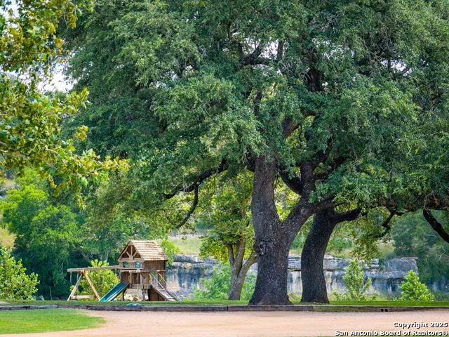 871 Chimney Valley Rd Blanco, TX 78606