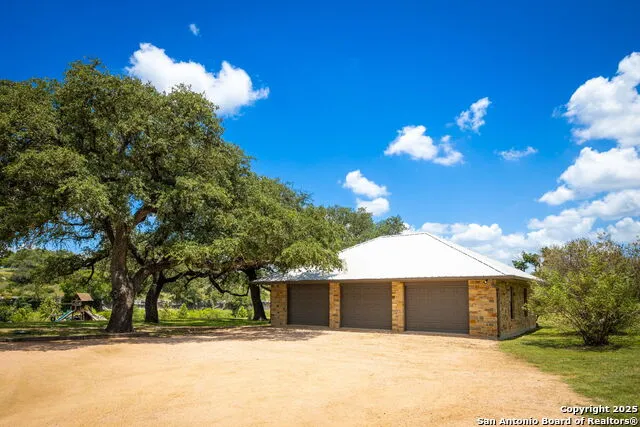 871 Chimney Valley Rd Blanco, TX 78606
