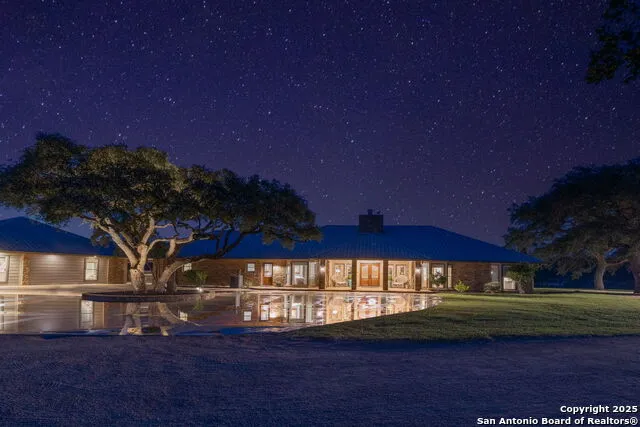 871 Chimney Valley Rd Blanco, TX 78606