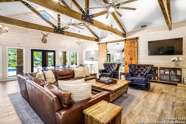 871 Chimney Valley Rd Blanco, TX 78606