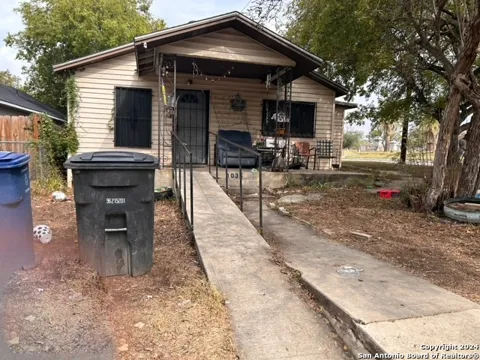 1035 Dakota St