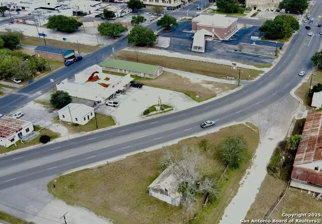 315 Lloyd Bentsen Hwy Beeville, TX 78102