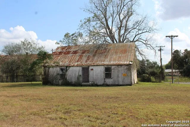 315 Lloyd Bentsen Hwy Beeville, TX 78102