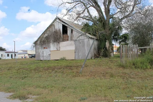 315 Lloyd Bentsen Hwy Beeville, TX 78102