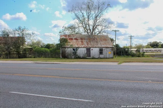 315 Lloyd Bentsen Hwy Beeville, TX 78102