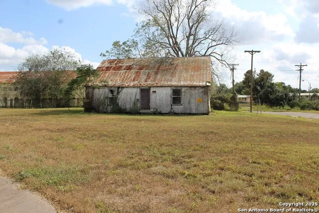 315 Lloyd Bentsen Hwy Beeville, TX 78102