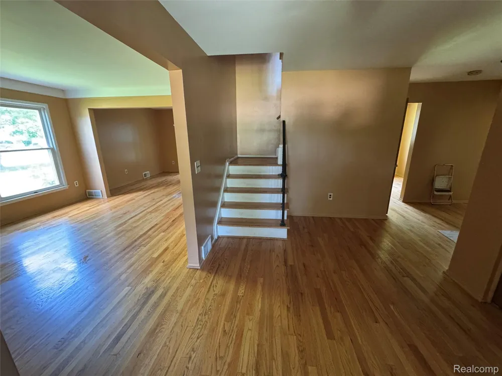 28330 Lahser Rd Road