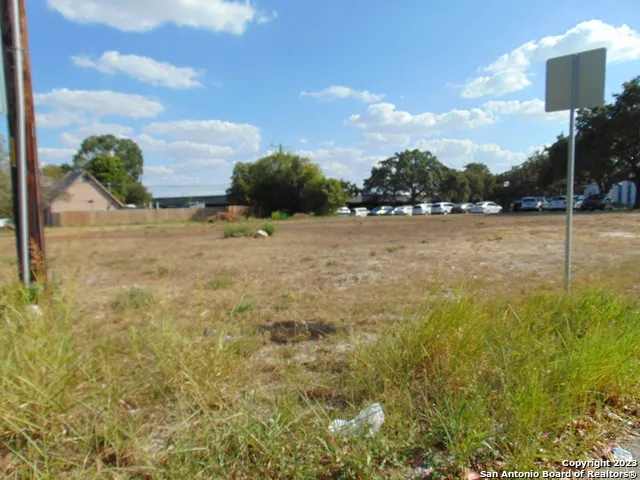 7927 PINEBROOK DR San Antonio, TX 78230