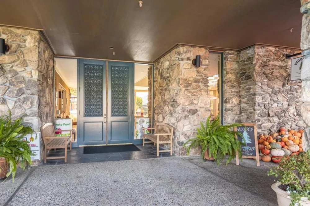 261 Del Mesa Carmel Carmel, CA 93923