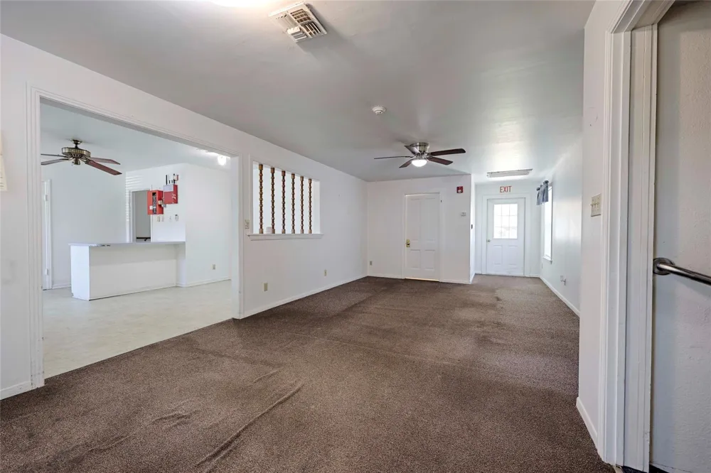 122 Ave E Shiner, TX 77984