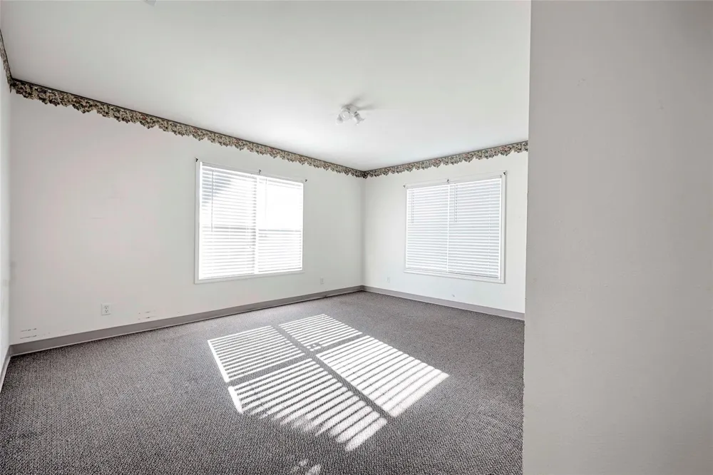 122 Ave E Shiner, TX 77984