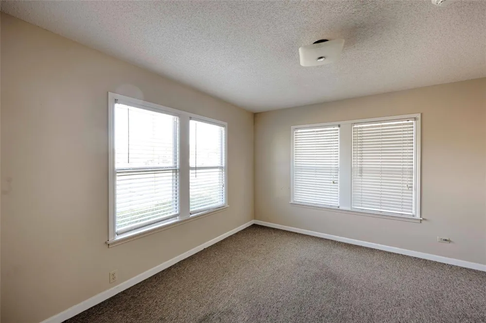 122 Ave E Shiner, TX 77984