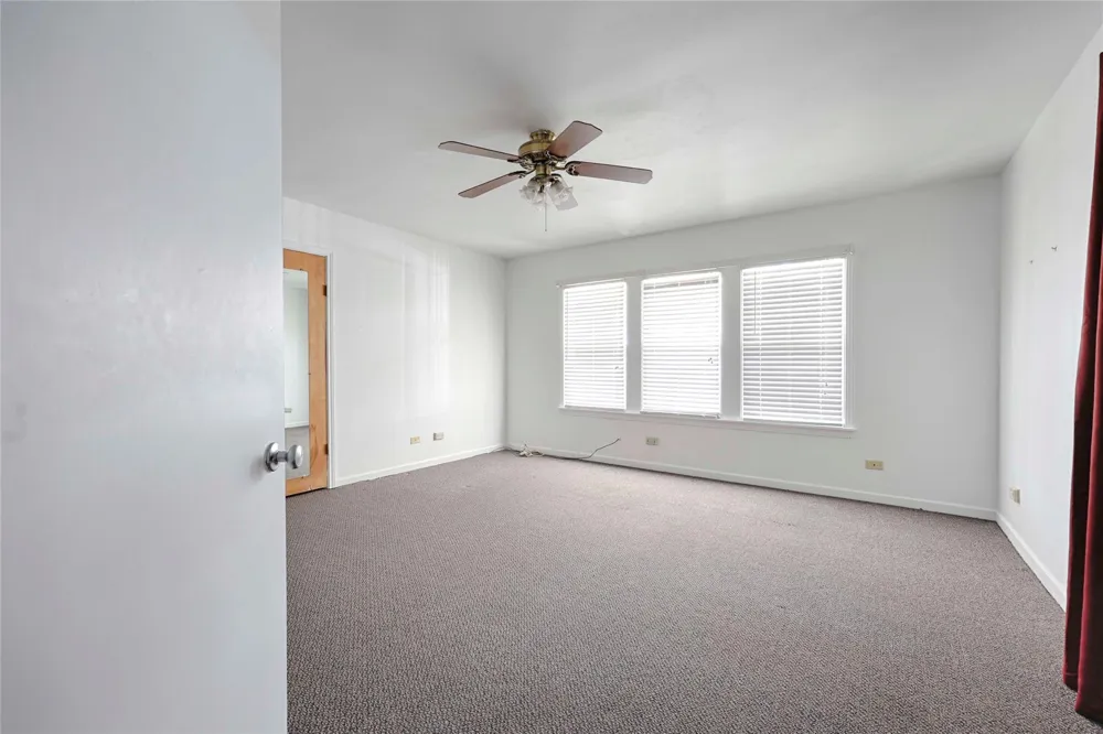 122 Ave E Shiner, TX 77984