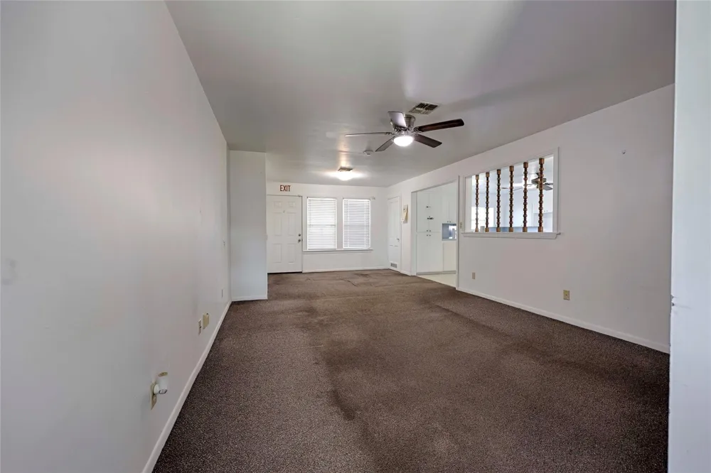 122 Ave E Shiner, TX 77984