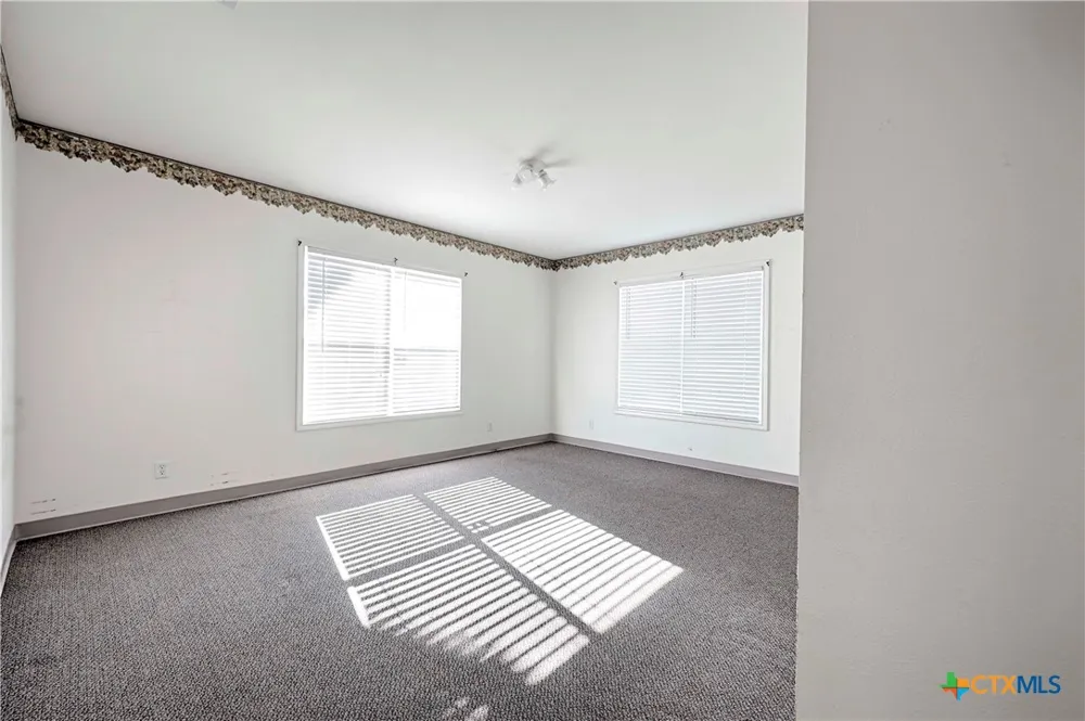 122 Ave E Shiner, TX 77984
