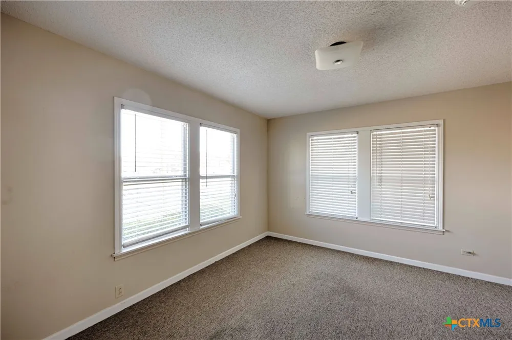 122 Ave E Shiner, TX 77984