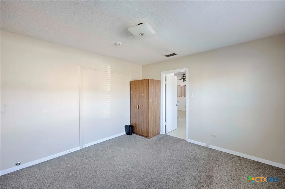 122 Ave E Shiner, TX 77984