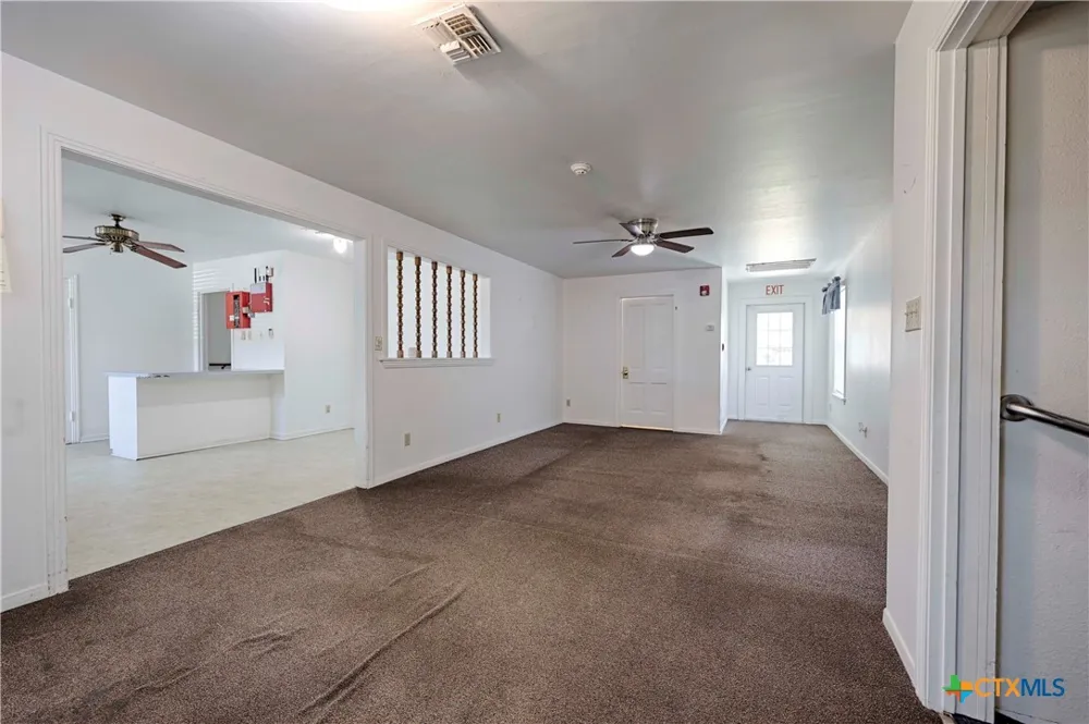 122 Ave E Shiner, TX 77984