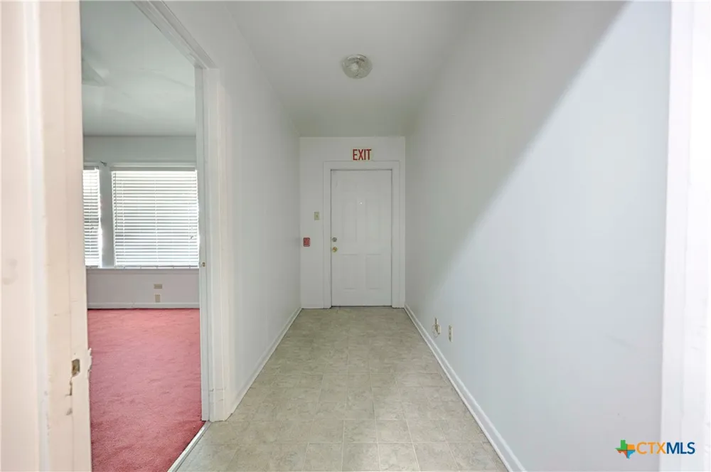 122 Ave E Shiner, TX 77984