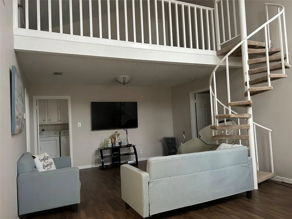 306 Isles End Road Tiki Island, TX 77554