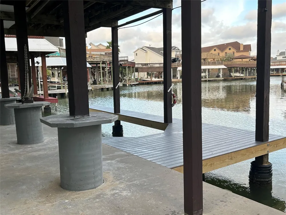 306 Isles End Road Tiki Island, TX 77554